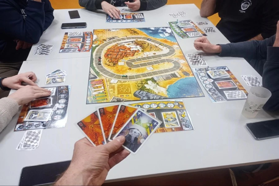 Joueurs pendant une partie de jeu de société